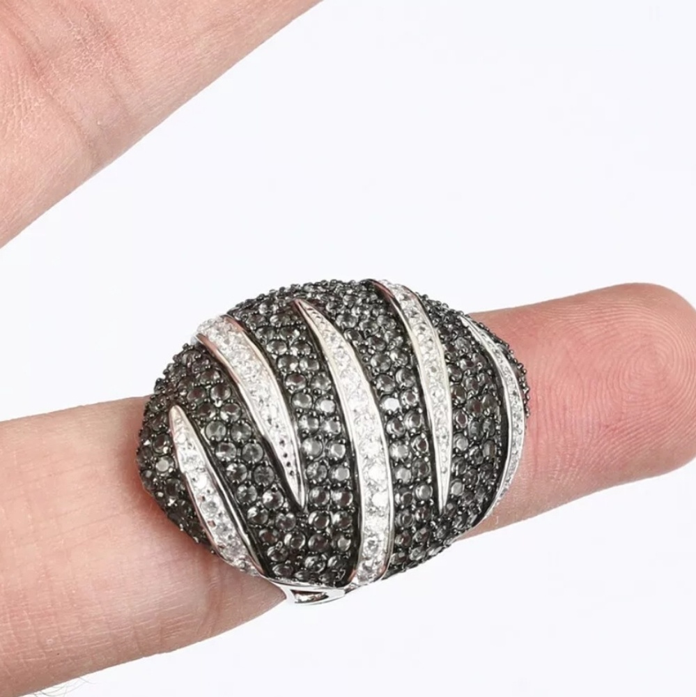 Black & white striped topaz ring sz 6.5